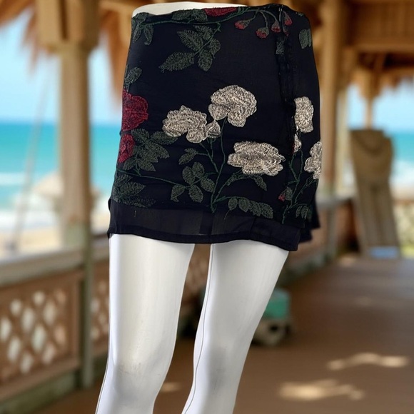 No Brand Floral Embroidered Mini Skirt used - Picture 1 of 4